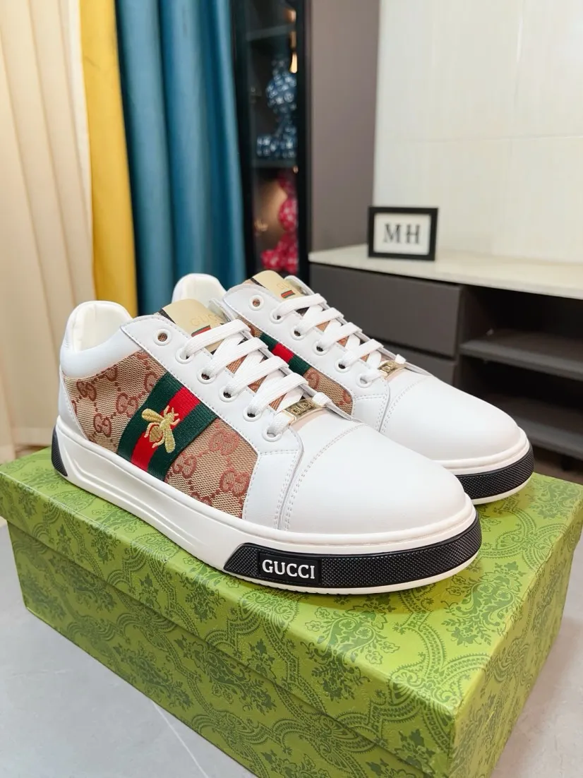 Men's shoes 💰420🌹🌹GUCCI [Gucci] New high-end brand of men's shoes, the latest fashionable casual men's shoes, trendy and versatile, relaxed and sporty style, uppers imported from Italy, first-layer cowhide, genuine leather lining, and ultra-fine workmanship. Original personalized fashionable rubber wear-resistant outsole, light and comfortable on the foot, size 38-44